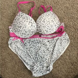 QT bra and unders set pink ladies 7 bottoms 34 B padded underwire push-up top